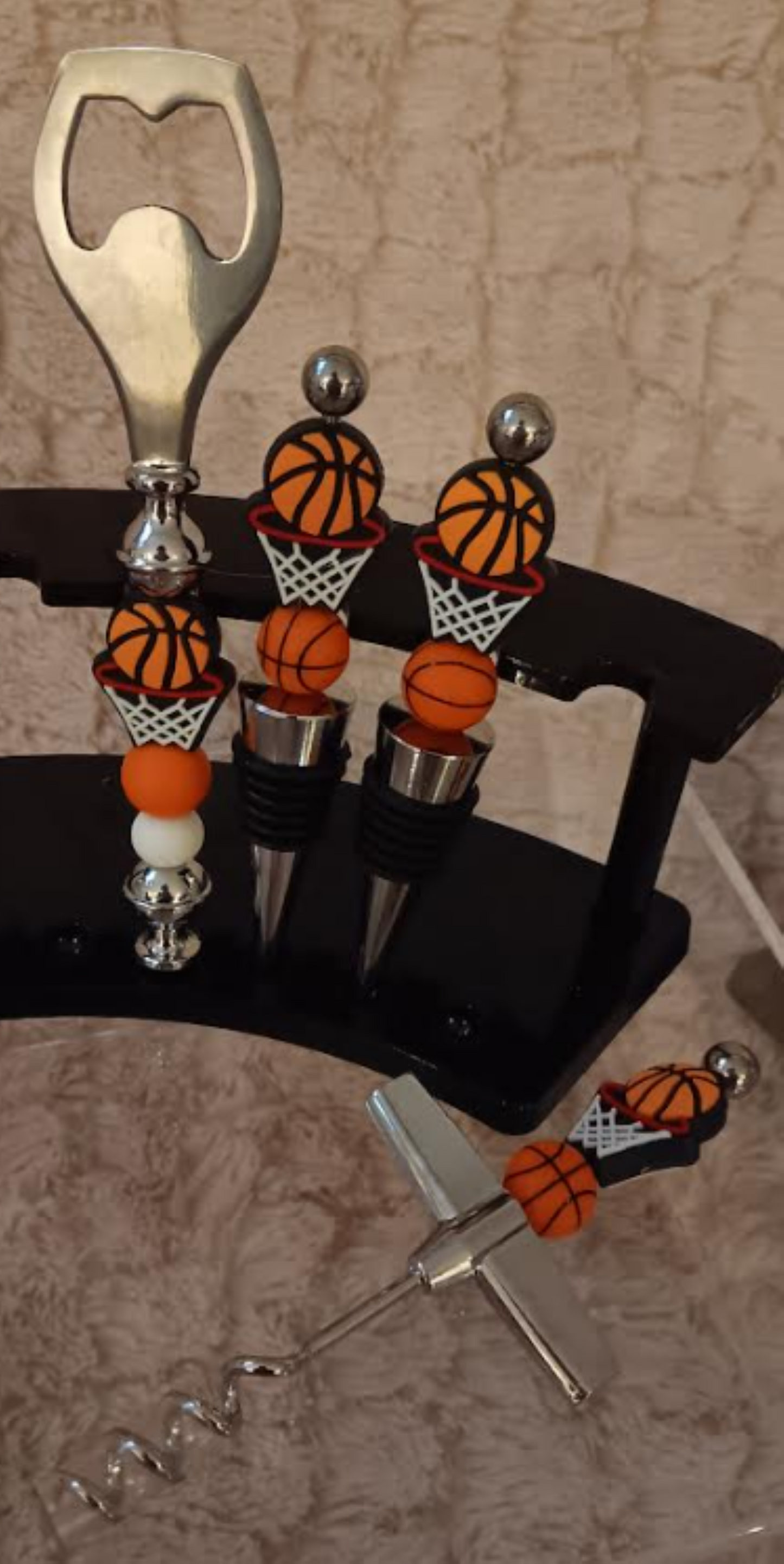 "Basketball Fan Bar Set ā 2 Bottle Stoppers, Cork Remover, & Bottle Opener šš·"